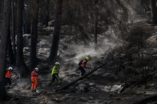 Entre 50 et 60 personnes sont à l'oeuvre chaque jour pour éteindre définitivement l'incendie de Bitsch.